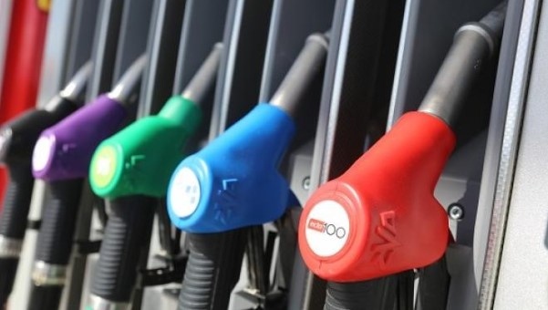 Цените на горивата отново тръгнаха нагоре Макар и с малко  Бензин